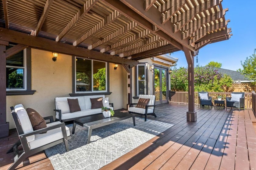 Welcome to 18548 Paseo Tierra in Saratoga, a stunning executive - photo 32