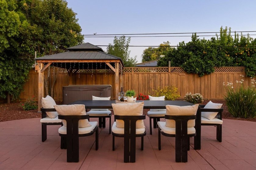 Welcome to 18548 Paseo Tierra in Saratoga, a stunning executive - photo 37