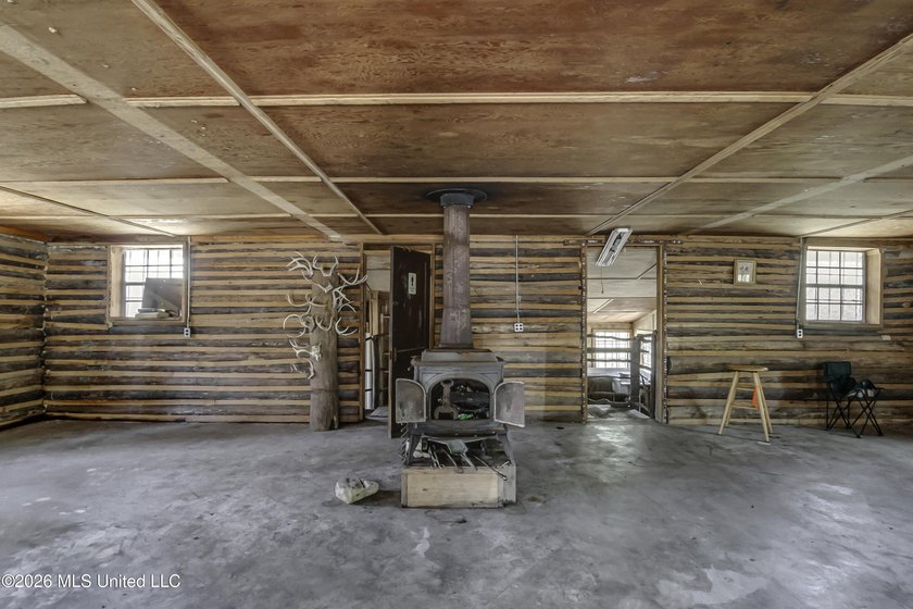 Located just outside of Port Gibson, this 44.16+/- surveyed acre - photo 7