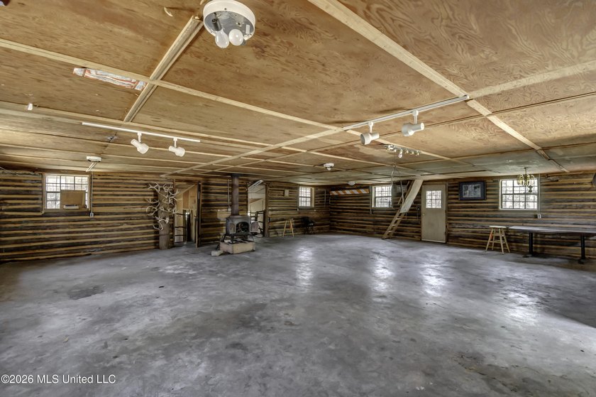 Located just outside of Port Gibson, this 44.16+/- surveyed acre - photo 10