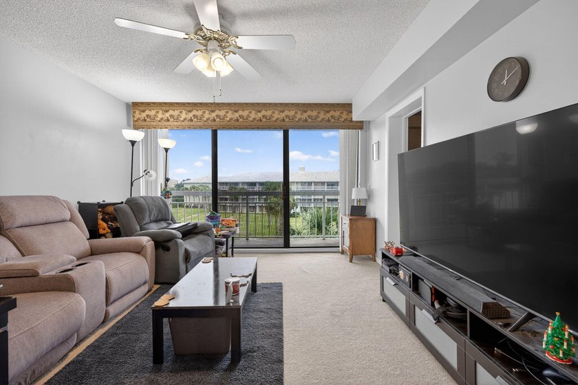 CHARMING AND SPACIOUS 2/2 PENTHOUSE UNIT WITH 2 OPEN BALCONIES - photo 9