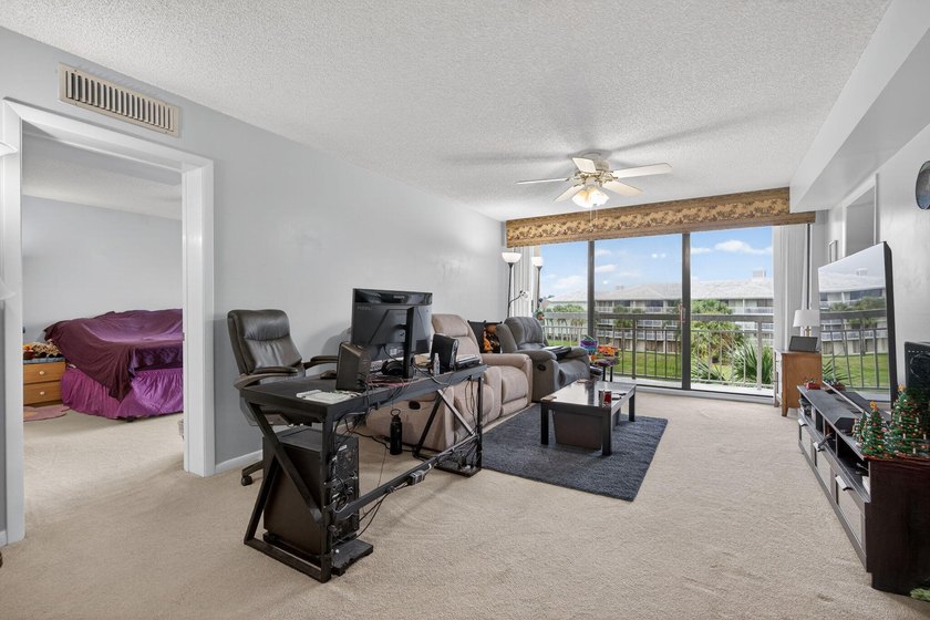 CHARMING AND SPACIOUS 2/2 PENTHOUSE UNIT WITH 2 OPEN BALCONIES - photo 10