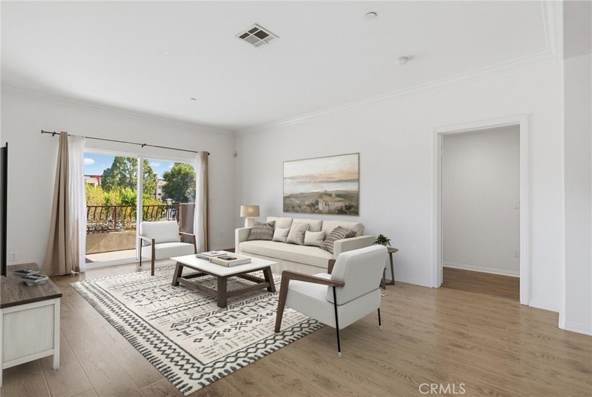 Welcome to this spacious 3-bedroom, 2.5-bath corner-unit - photo 4