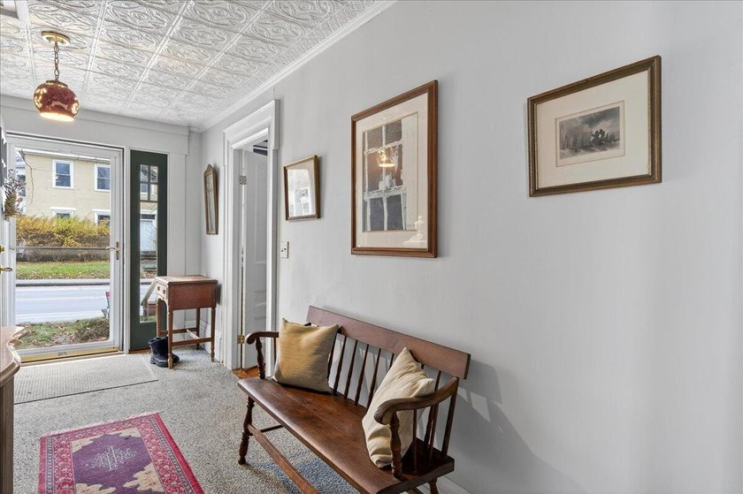 Vintage charm meets an ideal location at 227 High Street in - photo 3