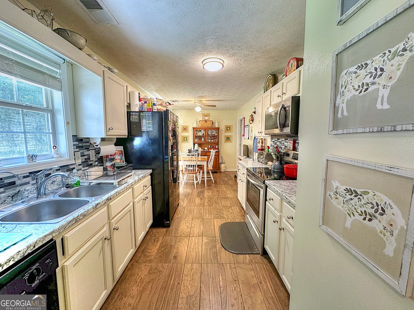 Welcome home to this charming 3-bedroom, 2-bath ranch nestled in - photo 12