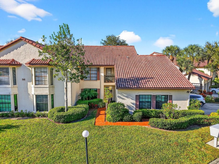 STUNNING LAKESIDE RENOVATION! 1st-floor condo offers expansive - photo 2