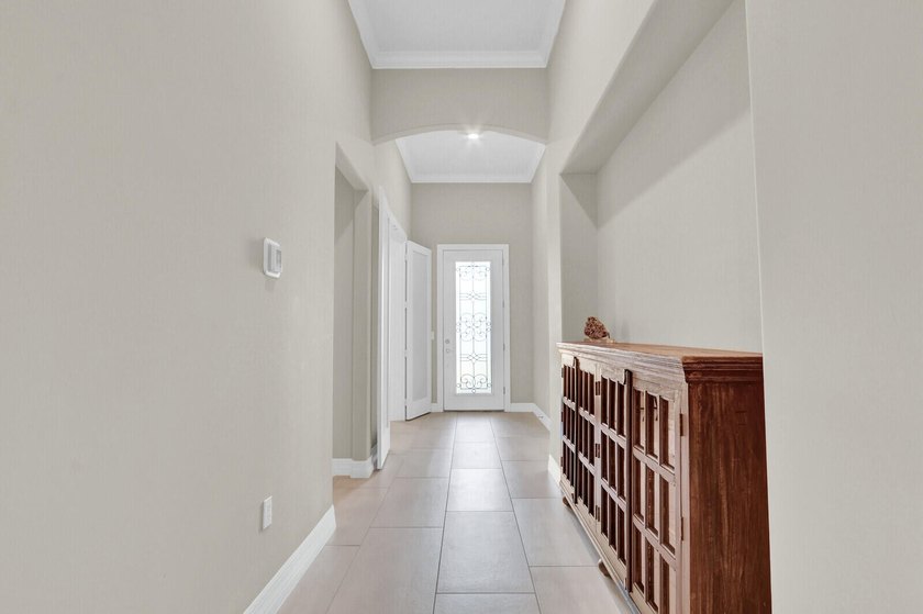 Stunning 4 bedroom/ 3.5 bath on .42 acres in the gated community - photo 4