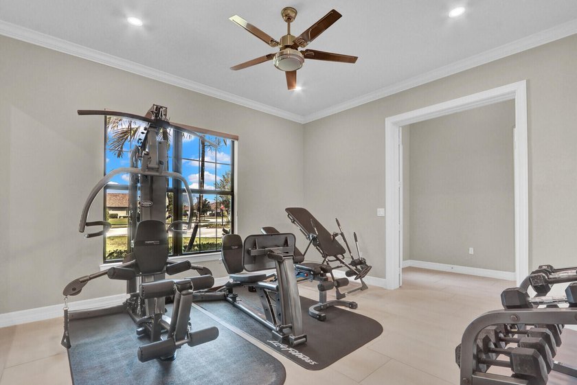 Stunning 4 bedroom/ 3.5 bath on .42 acres in the gated community - photo 10