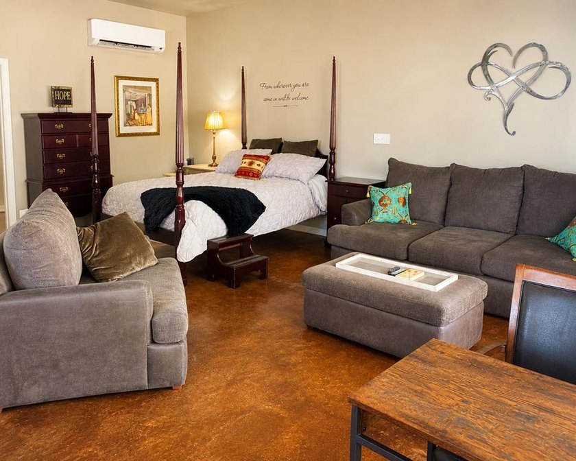 Turn-Key Texas Hill Country Hospitality Retreat! Blue Dove Inn &amp; - photo 41