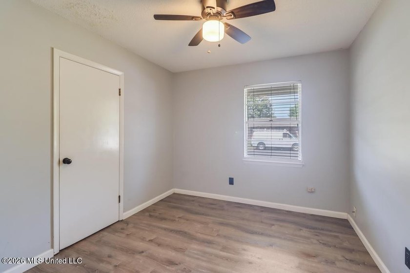 Adorable, move-in ready home featuring a fully fenced backyard - photo 10