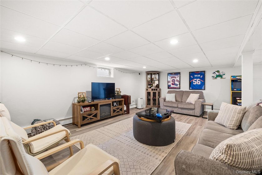 Beautifully maintained 3-bedroom, 1-bath ranch offering easy - photo 11