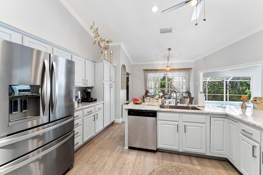 Welcome to this beautifully updated 4-bedroom, 3-bathroom home - photo 11
