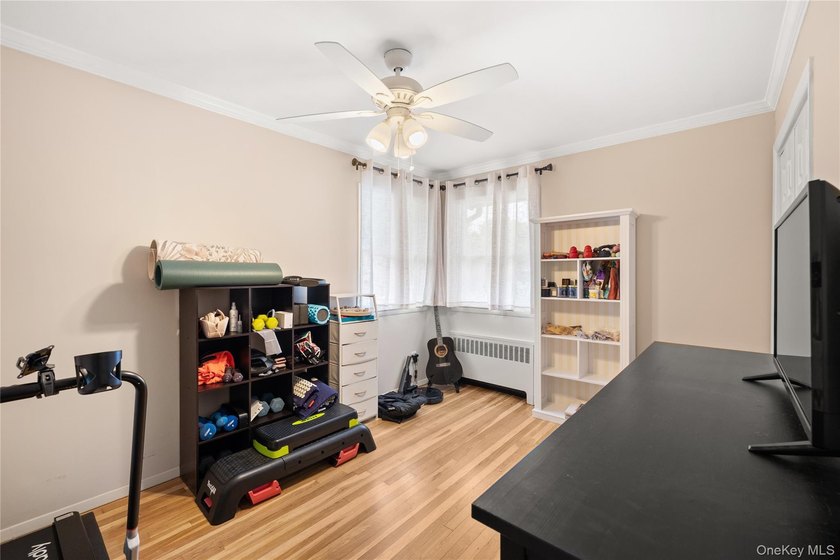 Beautifully maintained 3-bedroom, 1-bath ranch offering easy - photo 12