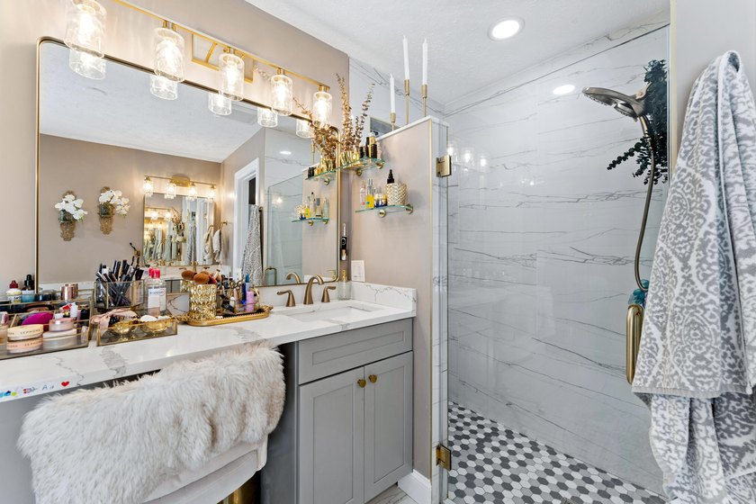 Welcome to this beautifully updated 4-bedroom, 3-bathroom home - photo 36