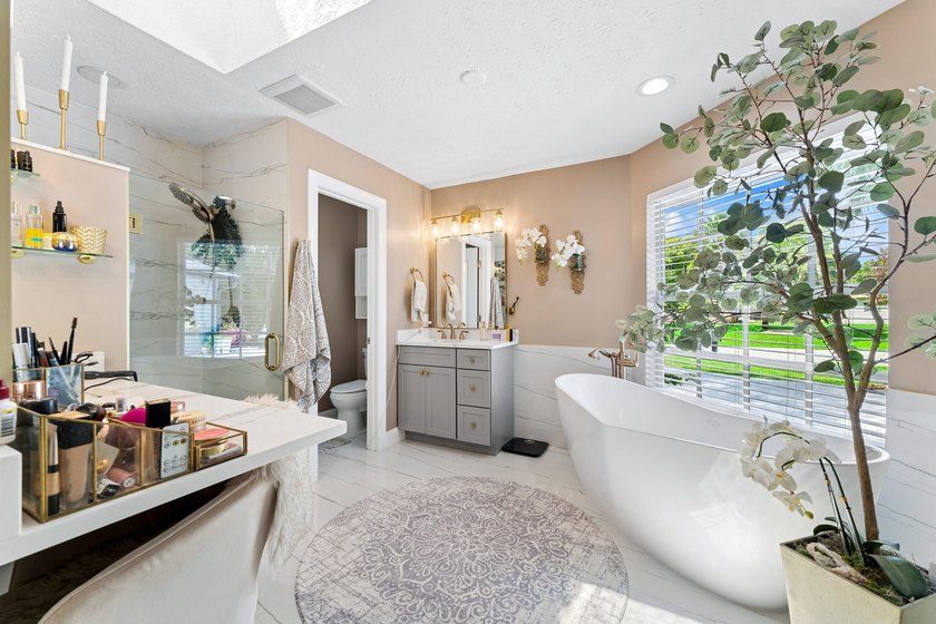 Welcome to this beautifully updated 4-bedroom, 3-bathroom home - photo 37