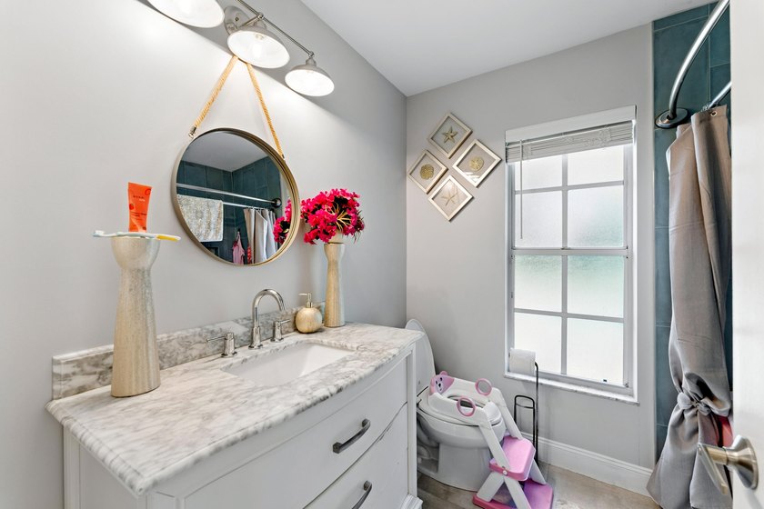 Welcome to this beautifully updated 4-bedroom, 3-bathroom home - photo 42