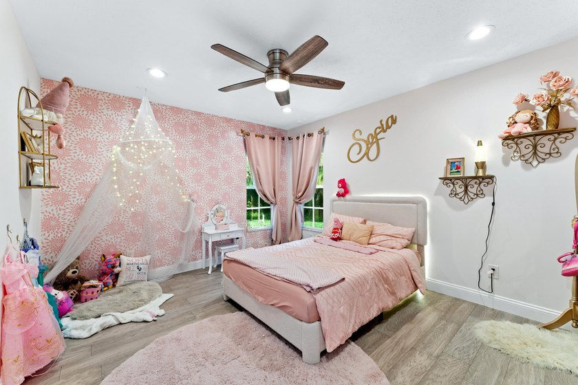 Welcome to this beautifully updated 4-bedroom, 3-bathroom home - photo 44