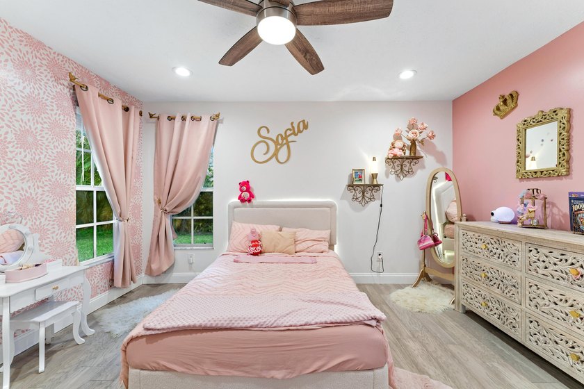 Welcome to this beautifully updated 4-bedroom, 3-bathroom home - photo 45