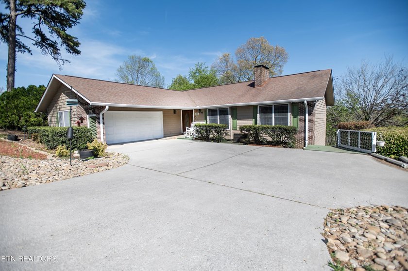 Enjoy breathtaking mountain views from all primary living areas - photo 2