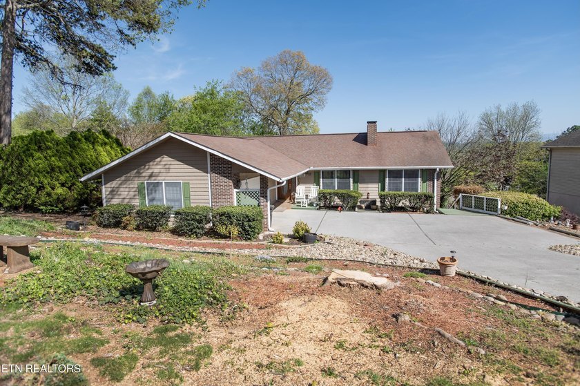 Enjoy breathtaking mountain views from all primary living areas - photo 3