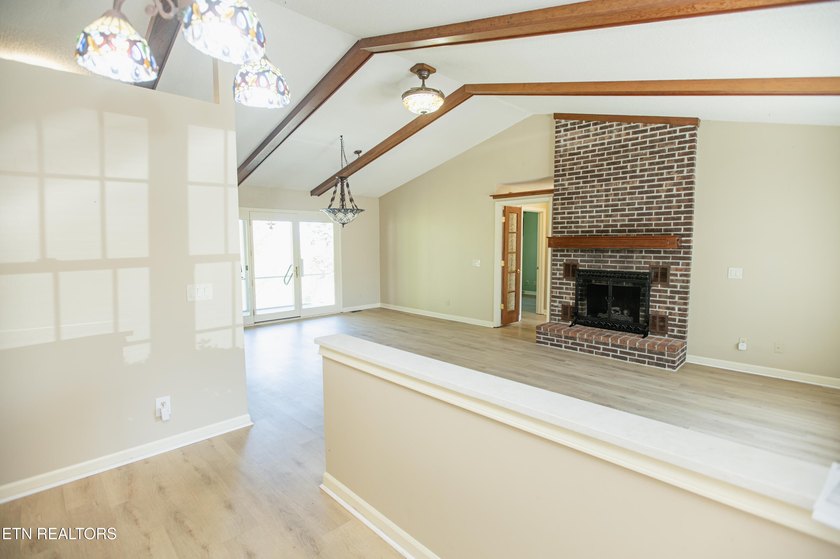 Enjoy breathtaking mountain views from all primary living areas - photo 4