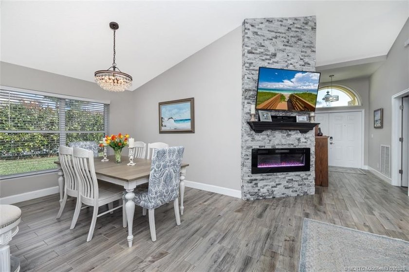 Priced to sell! Gorgeous 3-bed, 2-bath, 2-car-garage home in - photo 11