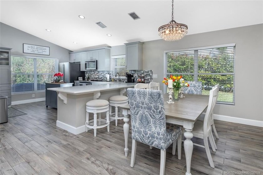 Priced to sell! Gorgeous 3-bed, 2-bath, 2-car-garage home in - photo 12