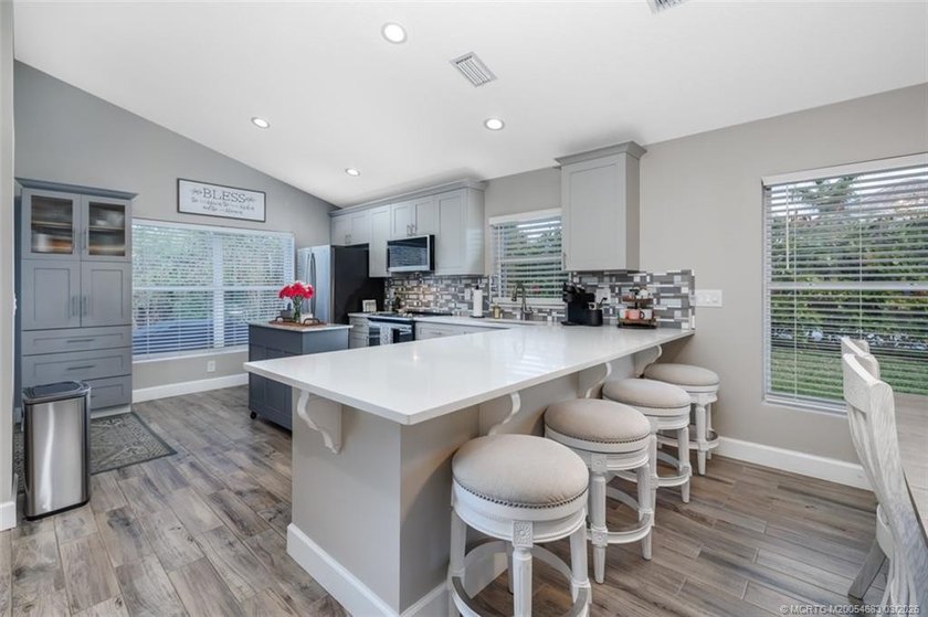 Priced to sell! Gorgeous 3-bed, 2-bath, 2-car-garage home in - photo 13