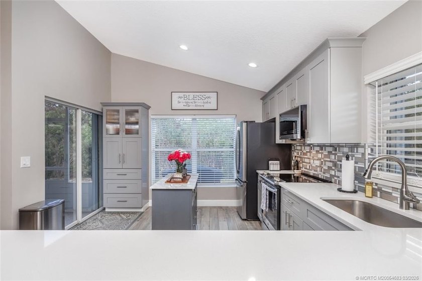 Priced to sell! Gorgeous 3-bed, 2-bath, 2-car-garage home in - photo 14