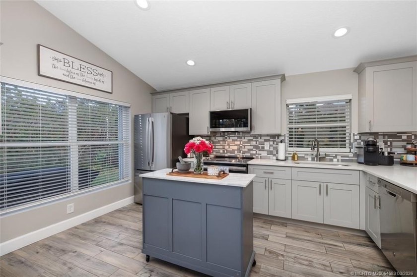 Priced to sell! Gorgeous 3-bed, 2-bath, 2-car-garage home in - photo 15