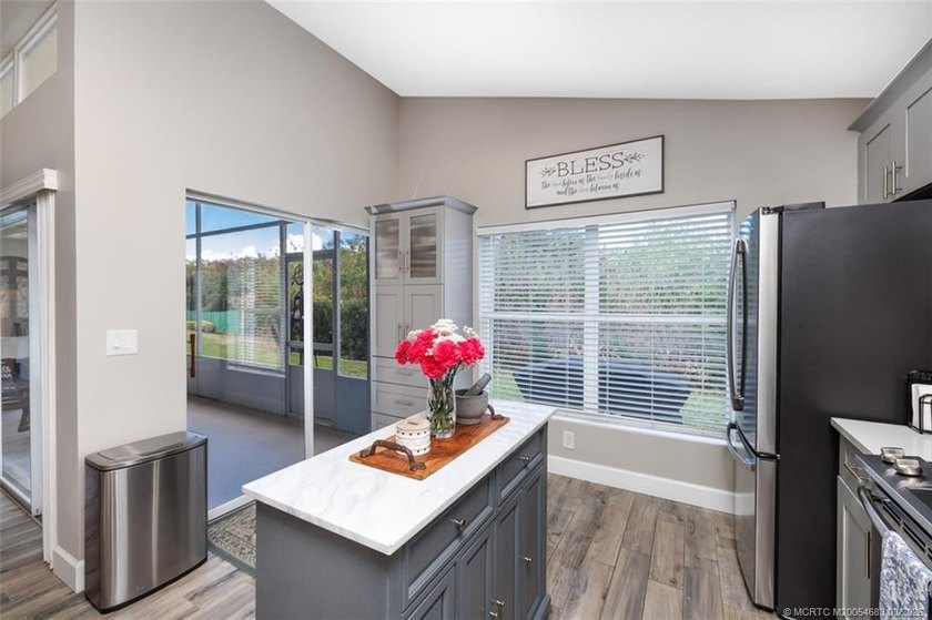 Priced to sell! Gorgeous 3-bed, 2-bath, 2-car-garage home in - photo 17