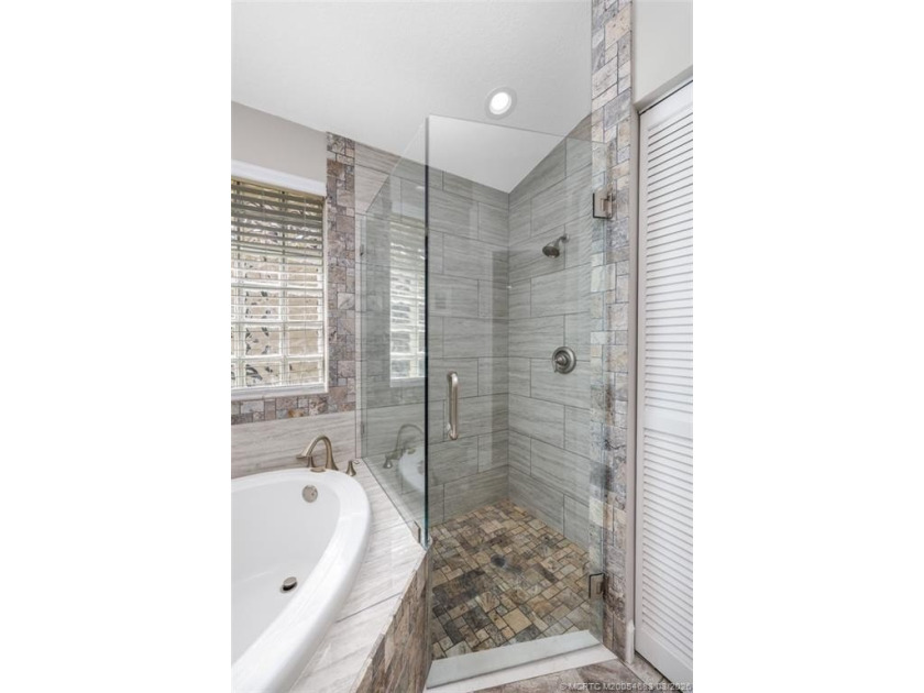 Priced to sell! Gorgeous 3-bed, 2-bath, 2-car-garage home in - photo 22