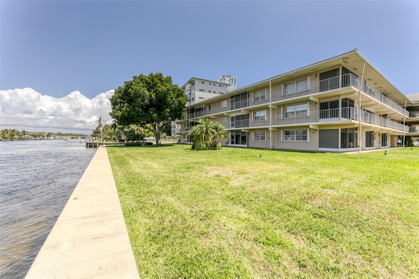 South Florida living at its best! Enjoy this exquisite location - photo 27