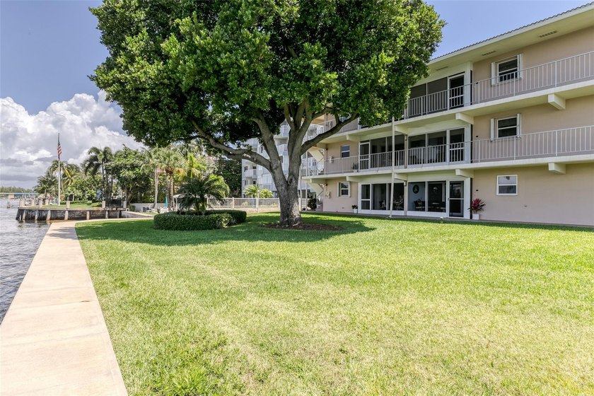 South Florida living at its best! Enjoy this exquisite location - photo 28