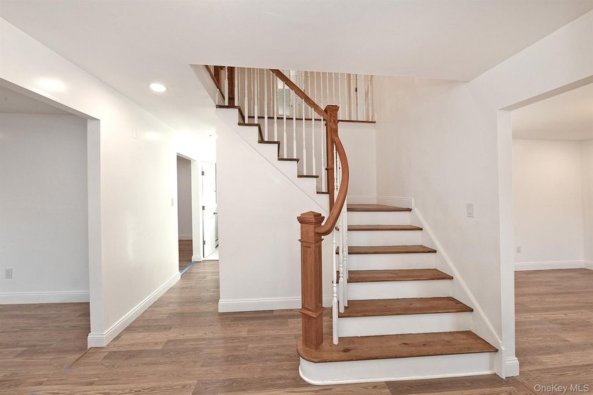 Welcome to 34 Warner Road, Huntington NY. This totally renovated - photo 8