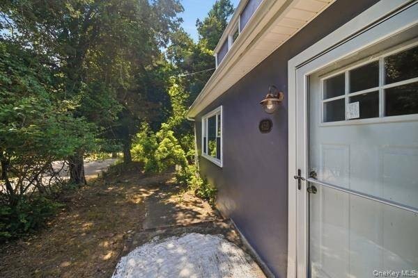 458 N Magee Street welcomes you to a 6br/,2bth DUPLEX, 2 updated - photo 3