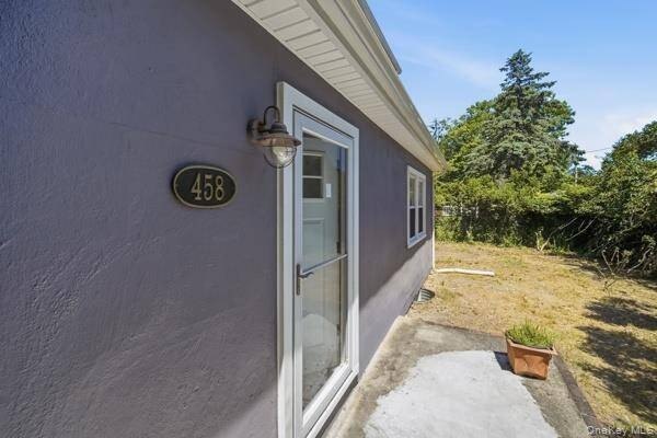 458 N Magee Street welcomes you to a 6br/,2bth DUPLEX, 2 updated - photo 4
