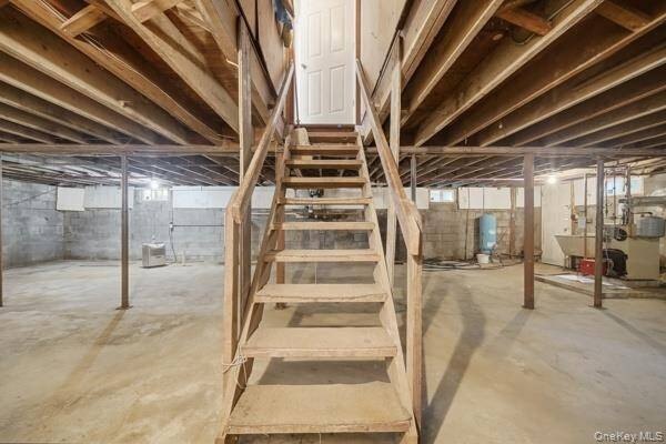 458 N Magee Street welcomes you to a 6br/,2bth DUPLEX, 2 updated - photo 10