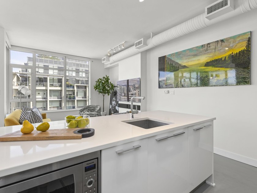 Perched on the coveted NW comer of the sub-penthouse level, this - photo 6