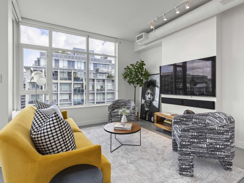 Perched on the coveted NW comer of the sub-penthouse level, this - photo 10