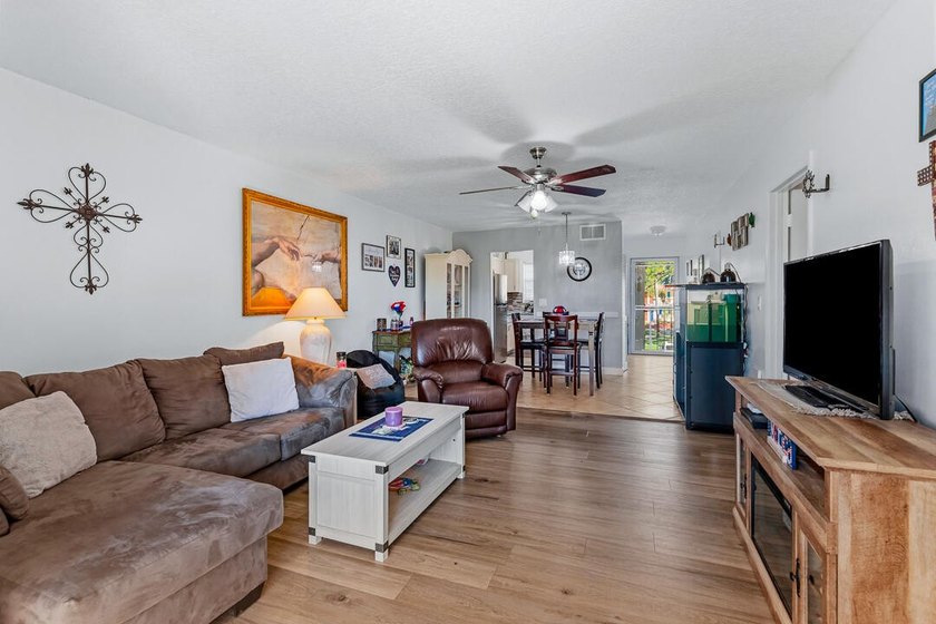 Beautifully maintained 2-bedroom, 1-bath condo offering comfort - photo 3