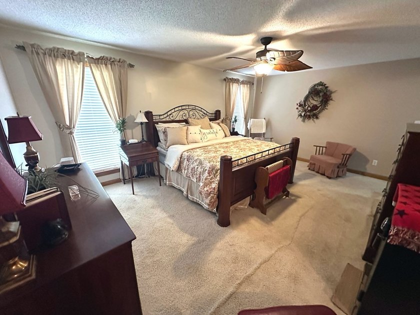 Welcome to your dream country retreat-a stunning home nestled on - photo 17