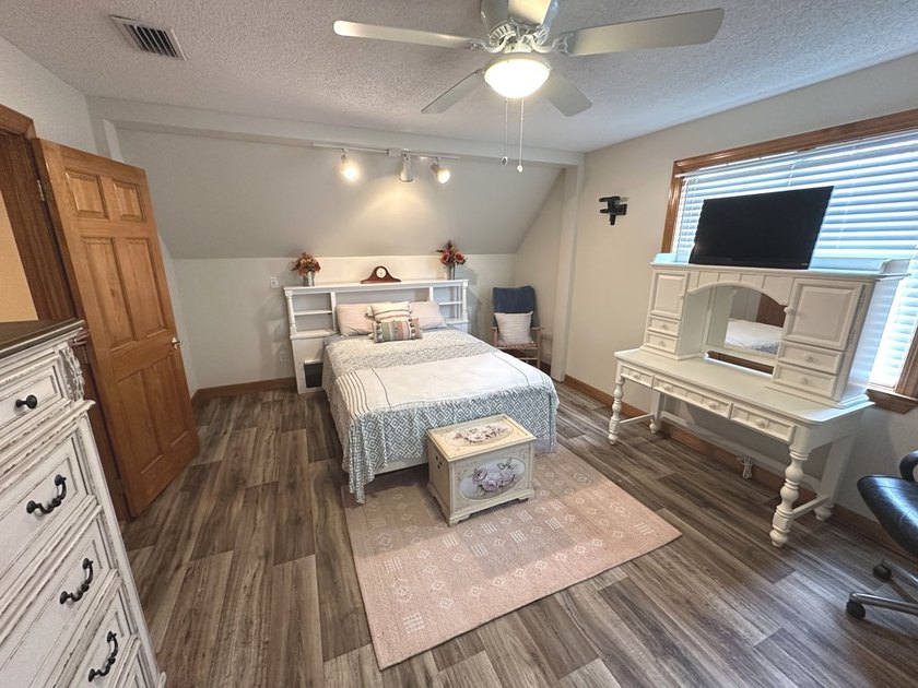 Welcome to your dream country retreat-a stunning home nestled on - photo 23