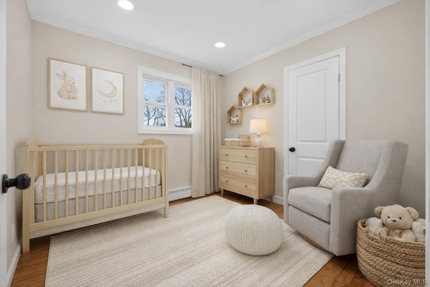 Beautifully renovated 4-bedroom Hi-Ranch offering exceptional - photo 15