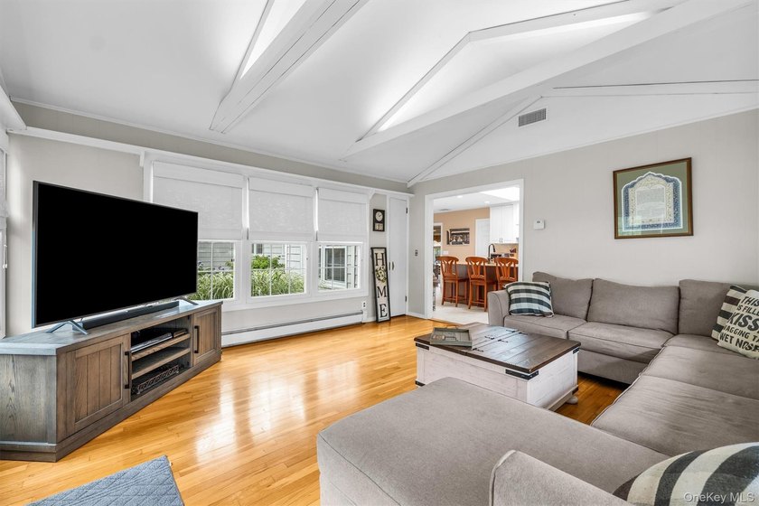 Welcome to your next obsession! This impeccably maintained - photo 18