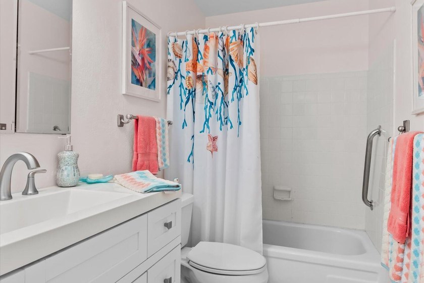 Welcome to this charming 2 bedroom and 2 bathroom furnished - photo 19