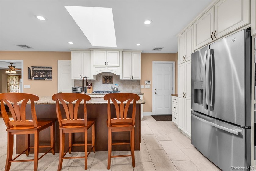 Welcome to your next obsession! This impeccably maintained - photo 22