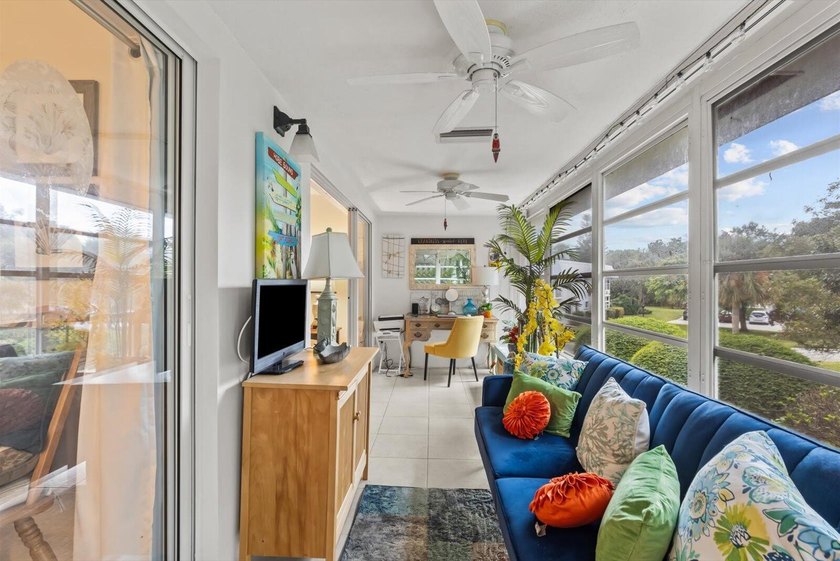 Welcome to this charming 2 bedroom and 2 bathroom furnished - photo 22