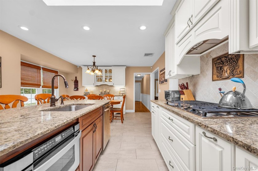 Welcome to your next obsession! This impeccably maintained - photo 24