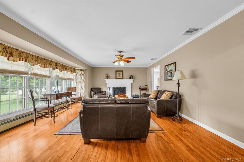 Welcome to your next obsession! This impeccably maintained - photo 32